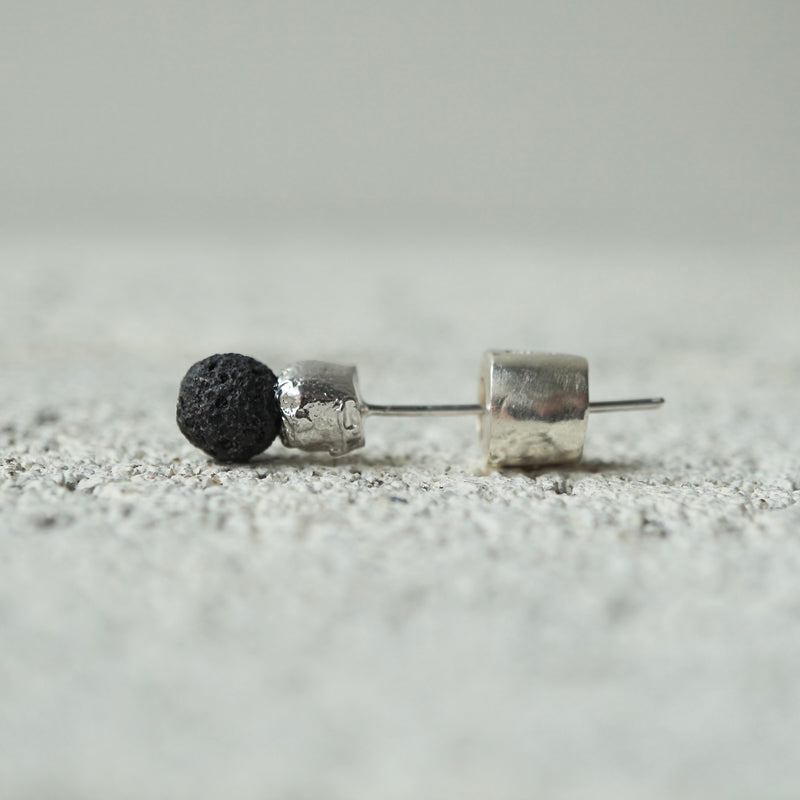 sussus. / LAVA Single Earring（LA4124） – Fuligo / Fuligoshed