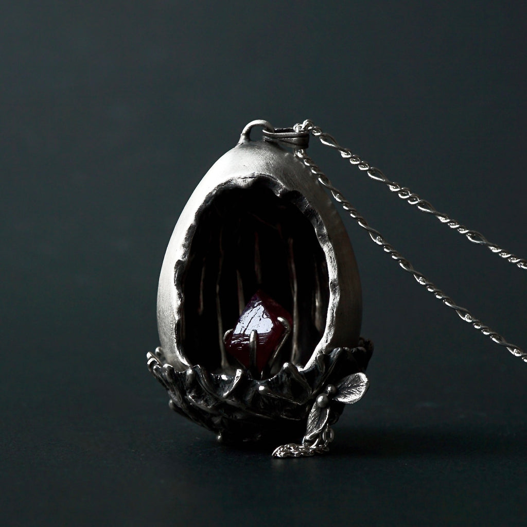 cocoon / jewelry egg スピネル（原石）