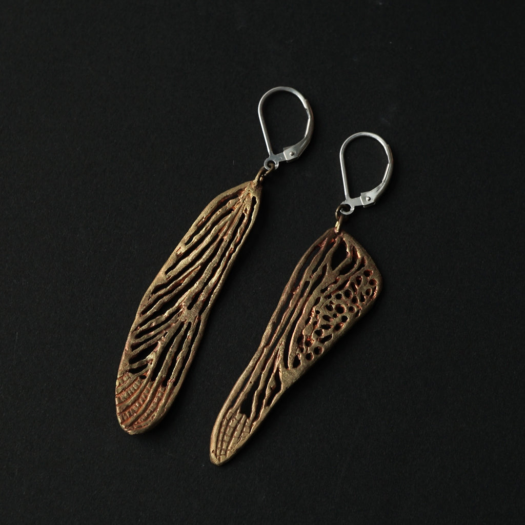 cocoon / The Boy's Memories -tonbo- Earrings Brass