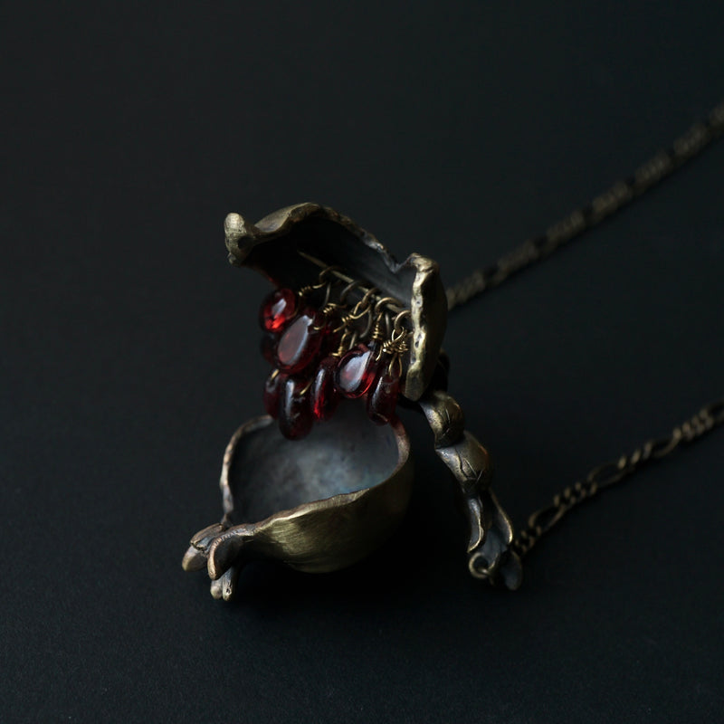 cocoon / pomegranate necklace L