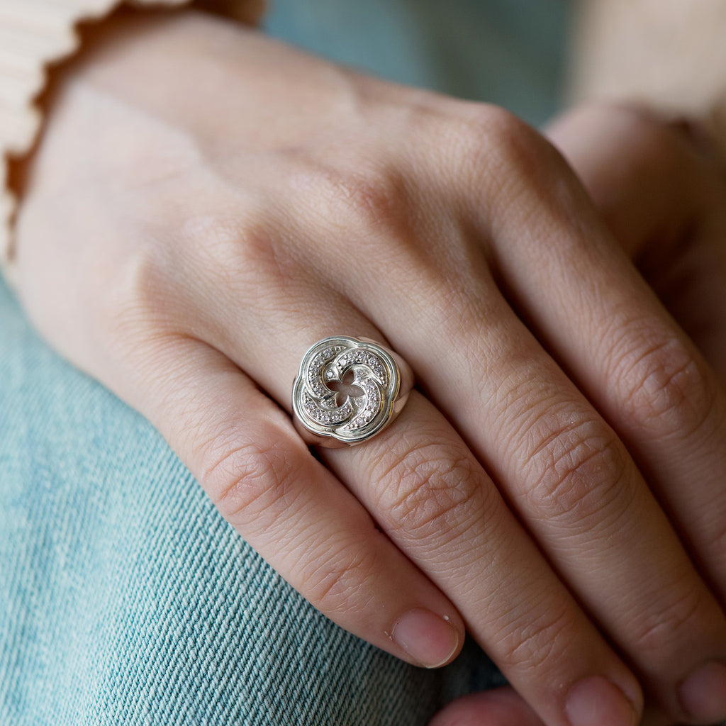 GIFTED/ CROSSED IMPLOSION RING SVD