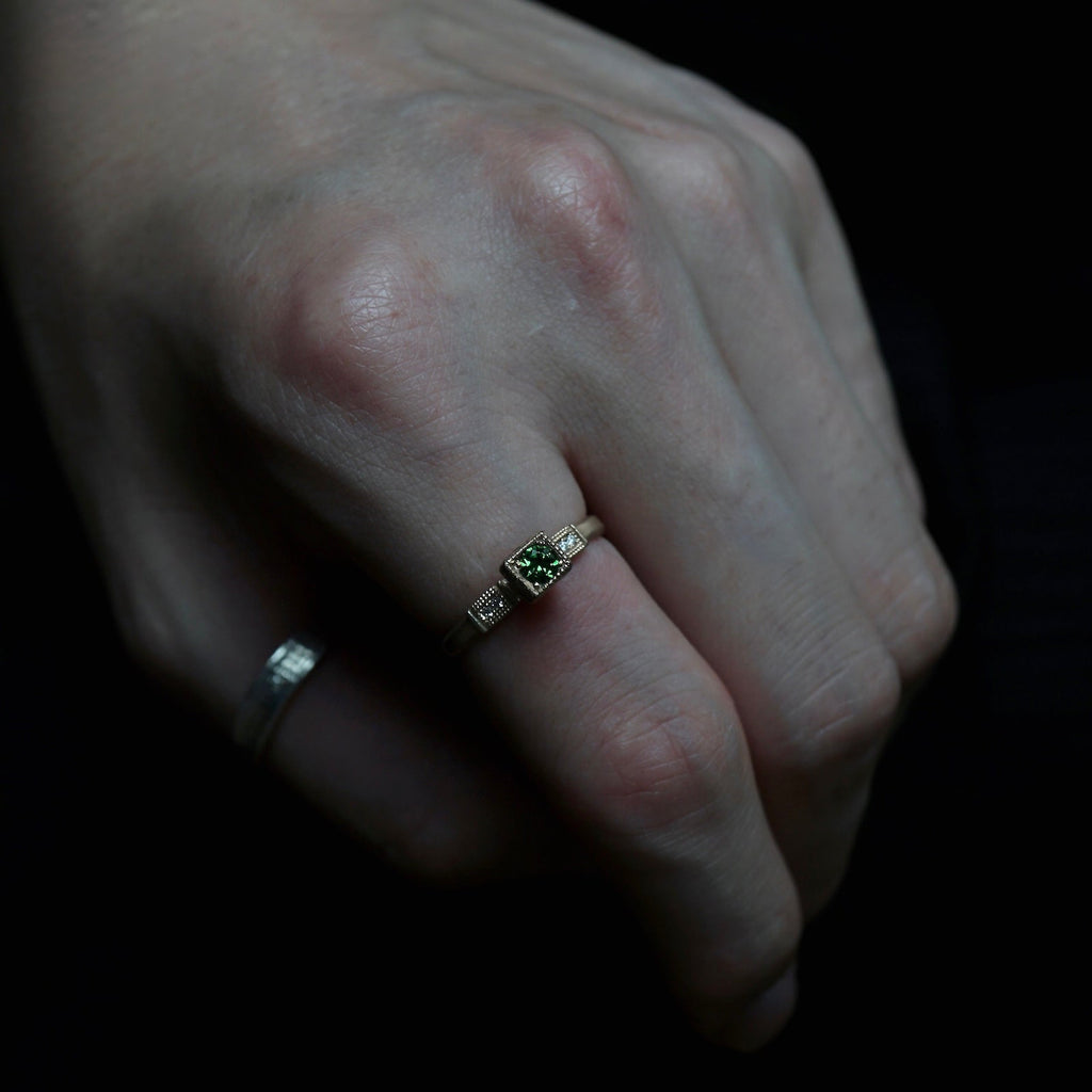 GERMEDEUR / PANDORA CUBE Ring Green Garnet