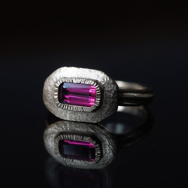 GERMEDEUR / Shield Ring Rubelite