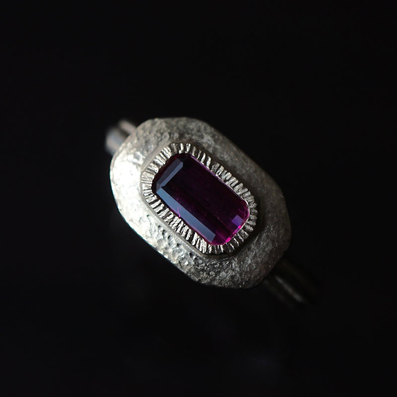 GERMEDEUR / Shield Ring Rubelite