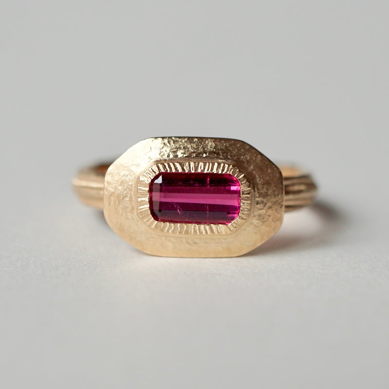 GERMEDEUR / Shield Ring Rubelite