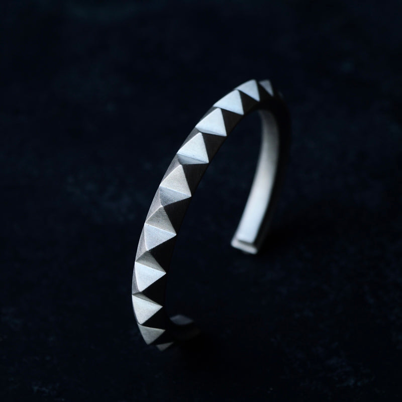 GIFTED / ＜Archive＞ SQUARE STUDS BANGLE – Fuligo / Fuligoshed