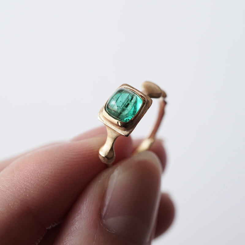 GERMEDEUR / Pyramid ring emerald