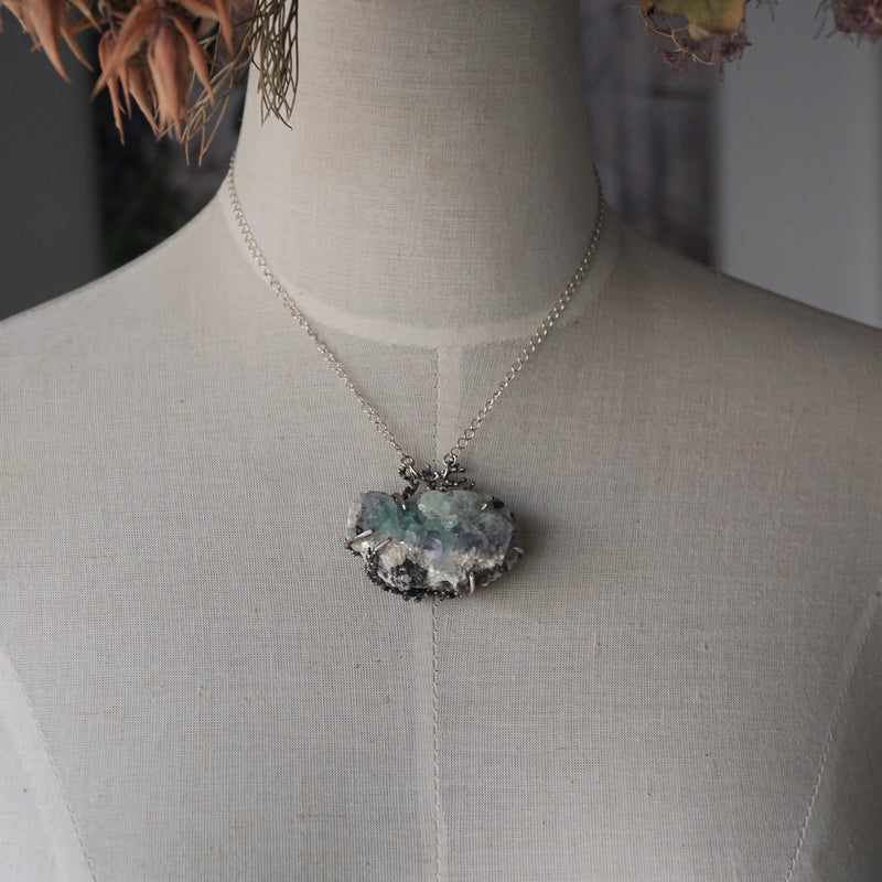 yuka ishikawa / Fluorite, a planet living at night