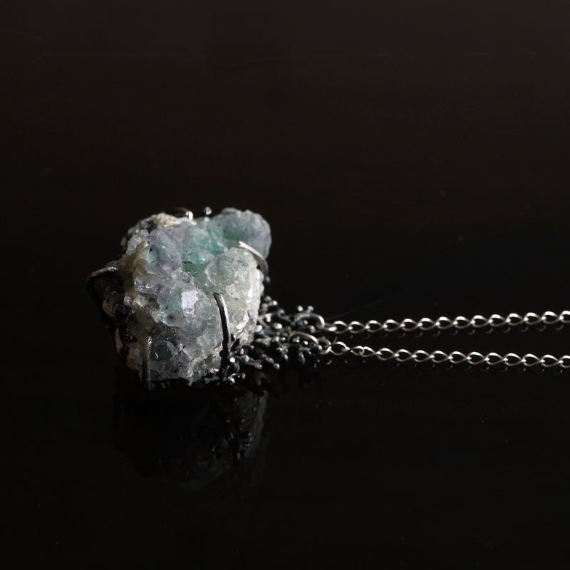 yuka ishikawa / Fluorite, a planet living at night