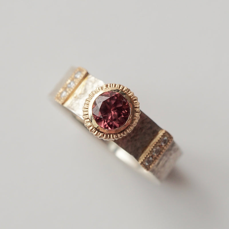 GERMEDEUR / Castle Ring Red Zircon