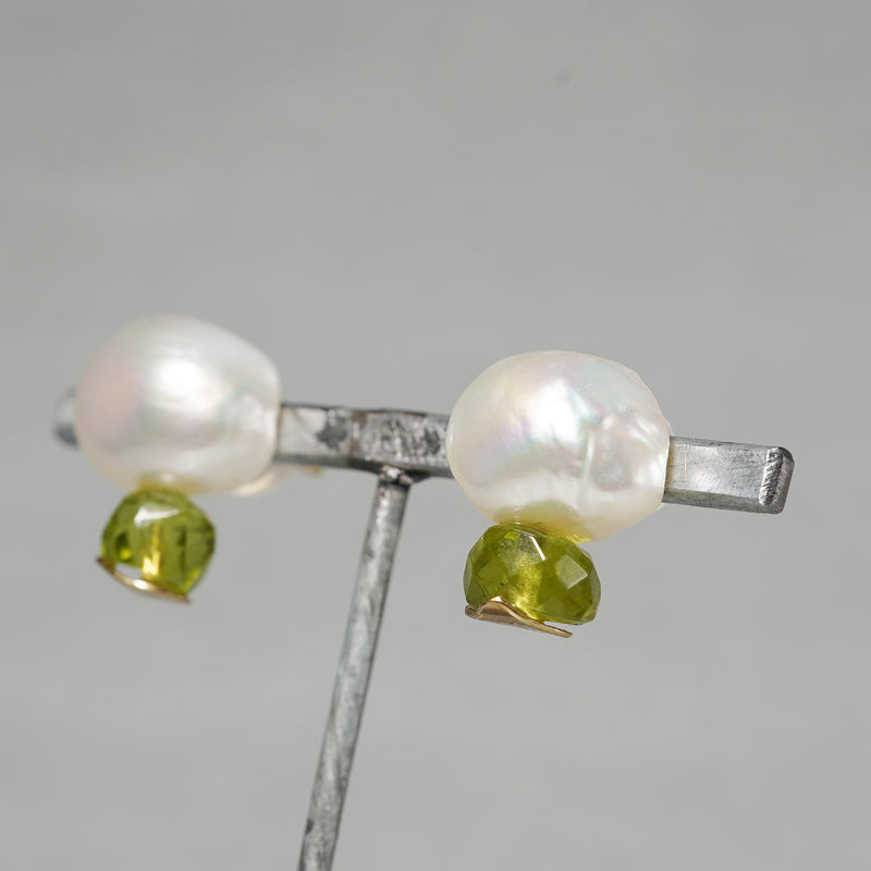 [-1/26 limited] Boron / Peridot, Baroque Pearl Pierce 23P10-05