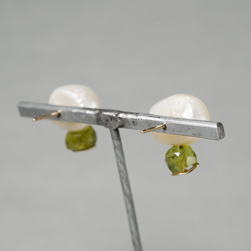 [-1/26 limited] Boron / Peridot, Baroque Pearl Pierce 23P10-05