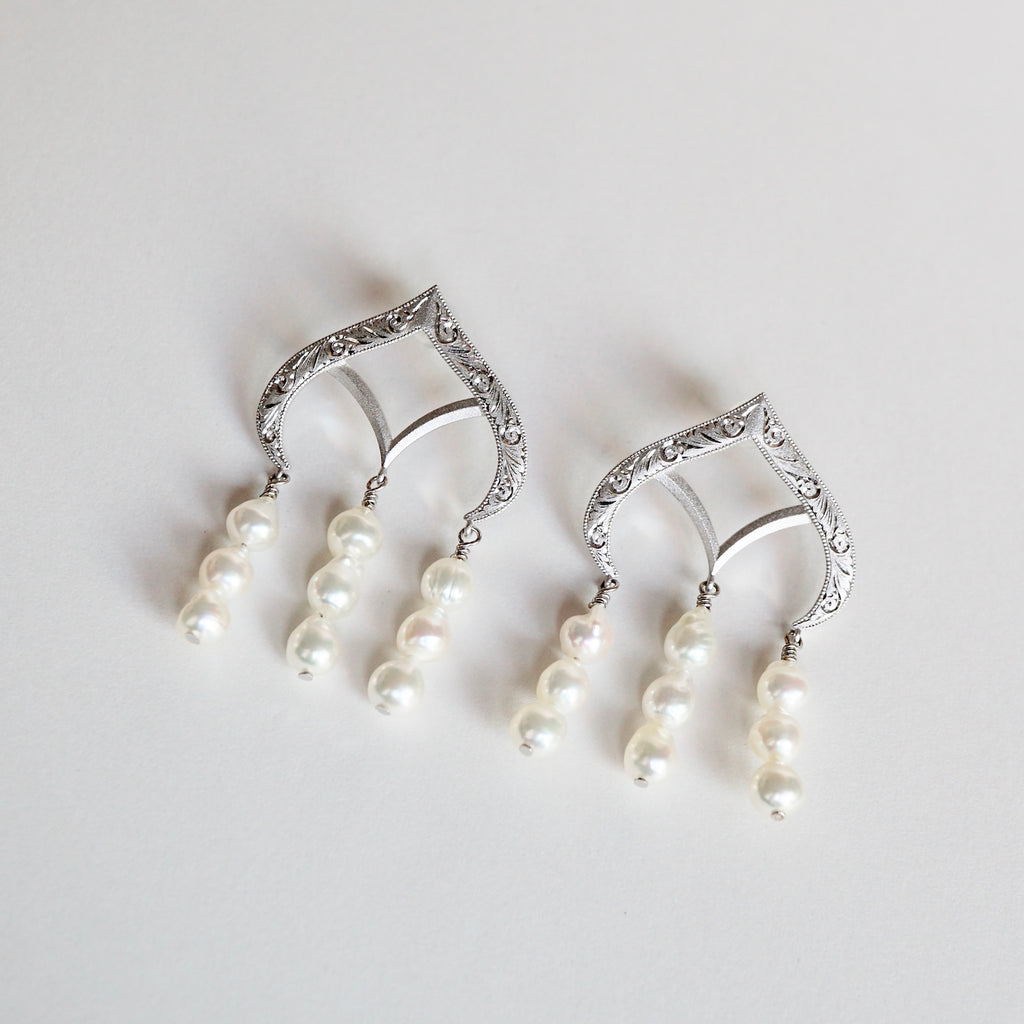 Kagann / Chandelier stud pierce 和彫り×アコヤパール