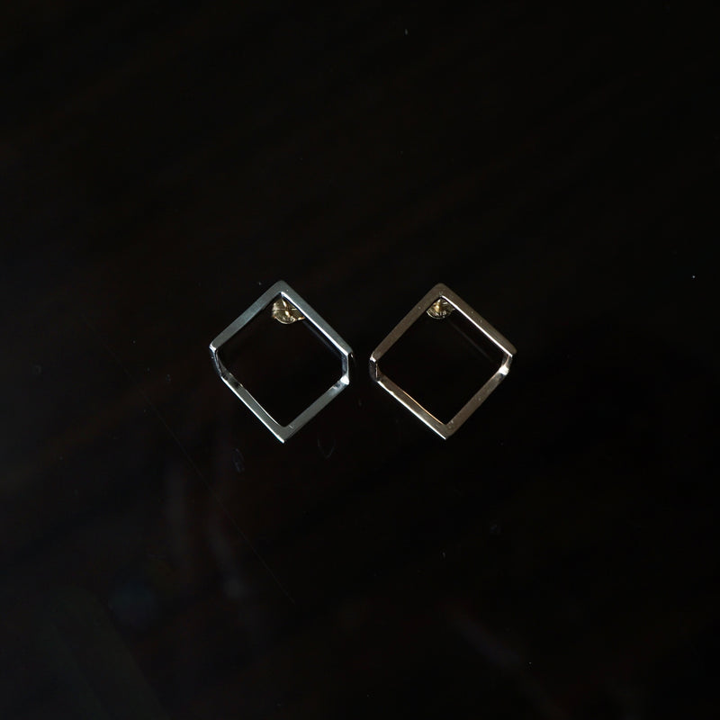 revie objects /〈BREAK〉cube earring（BR2-09/10）