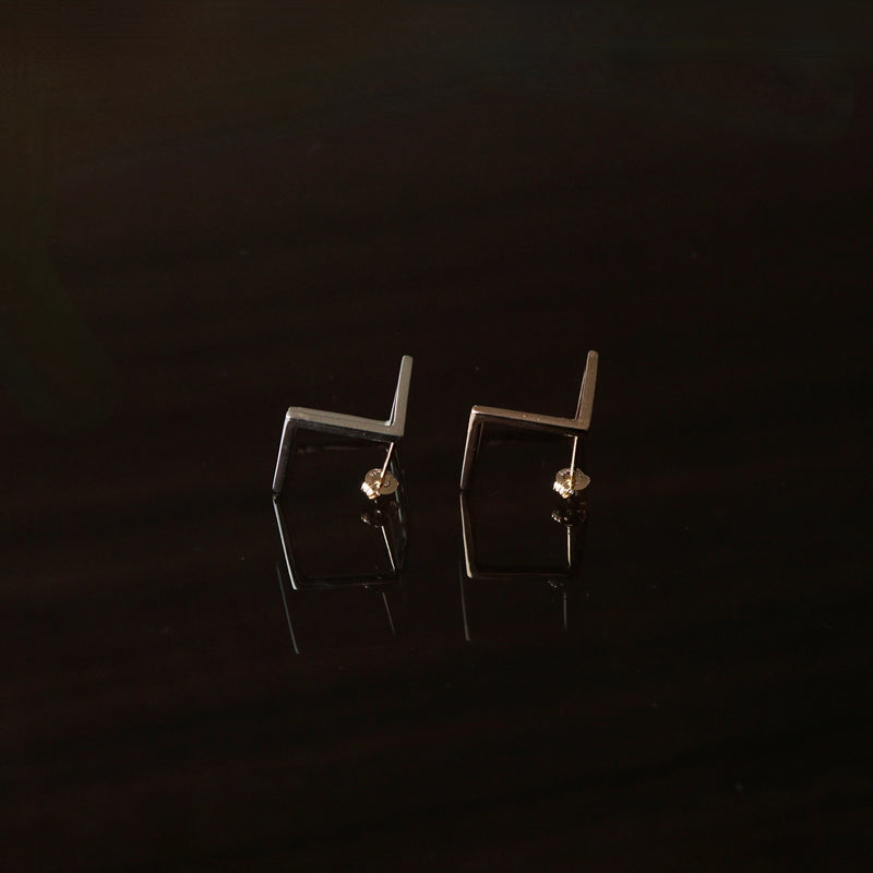 revie objects /〈BREAK〉cube earring（BR2-09/10）