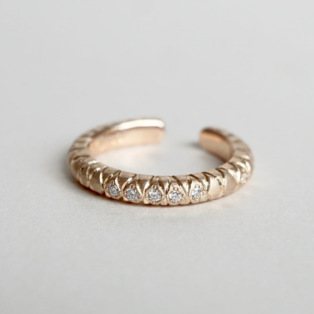 Kagann / Eden Snake Scales Dia earcuff