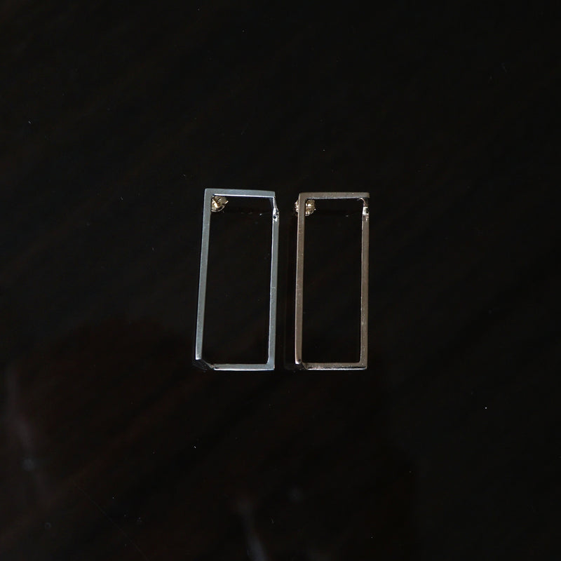 revie objects /〈BREAK〉cuboid earring（BR02-11/12)