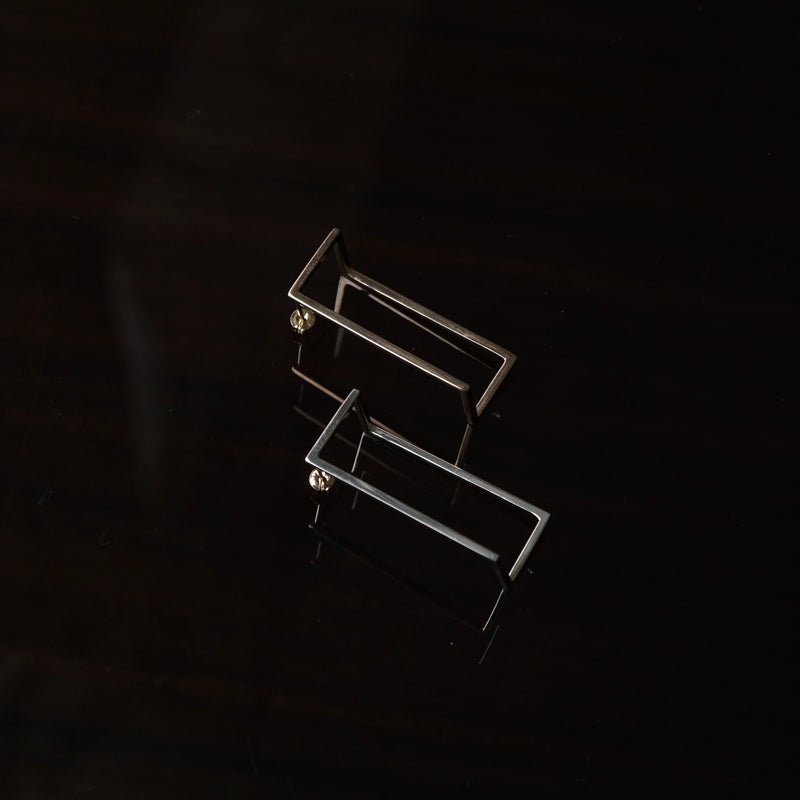 revie objects /〈BREAK〉cuboid earring（BR02-11/12)