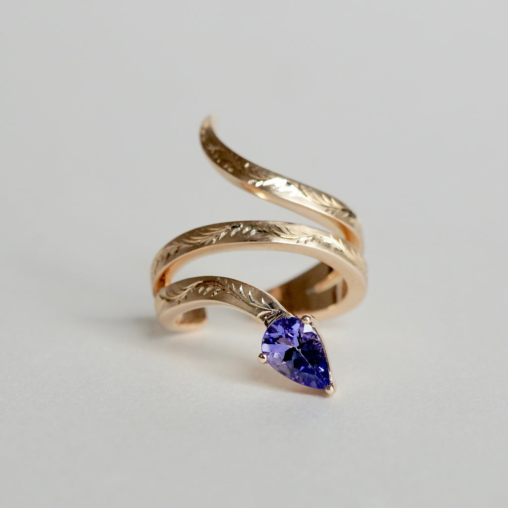 Kagann / Snake earcuff Tanzanite (for left ear)
