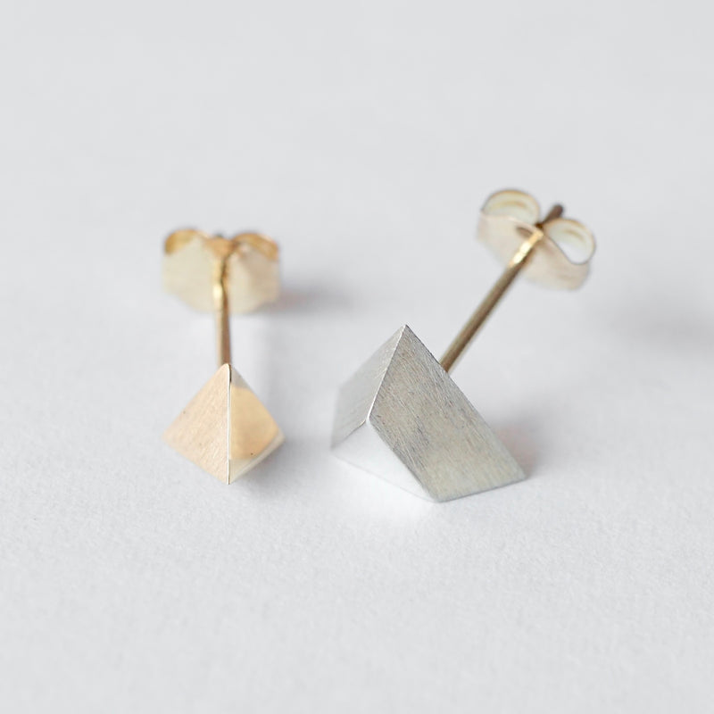 uM / SOLID CUT PIERCED EARRINGS triangle（um-scP02_CM）