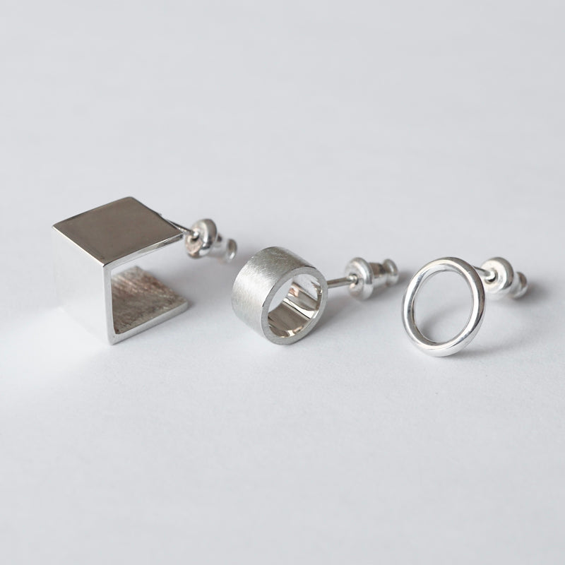 uM / CUBE PIERCED EARRING（um-cbP01 _SV）