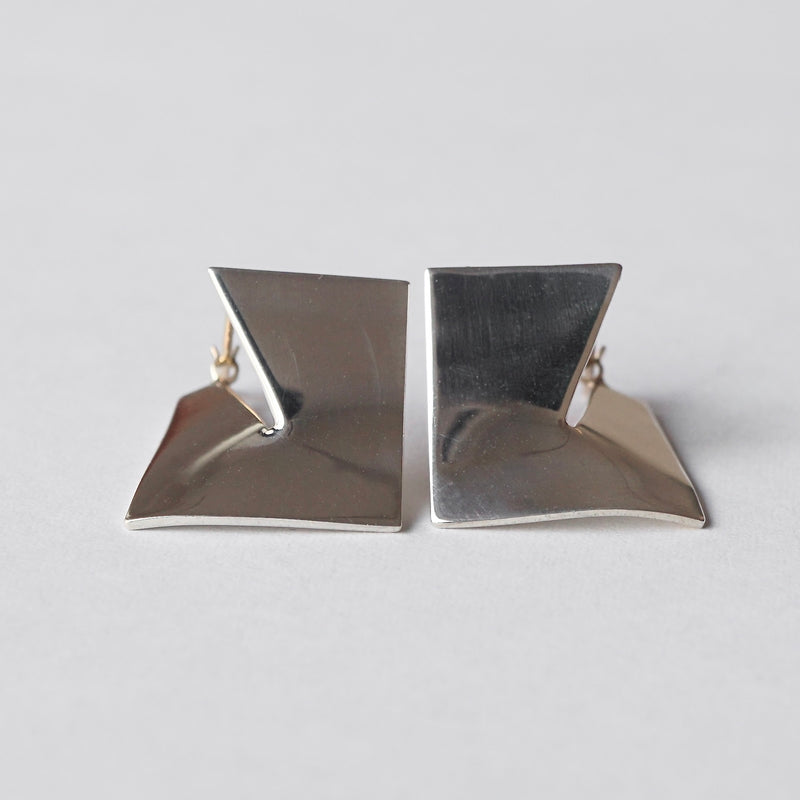 uM/WARP PIERCED EARRINGS (um-wpP01 _CM)