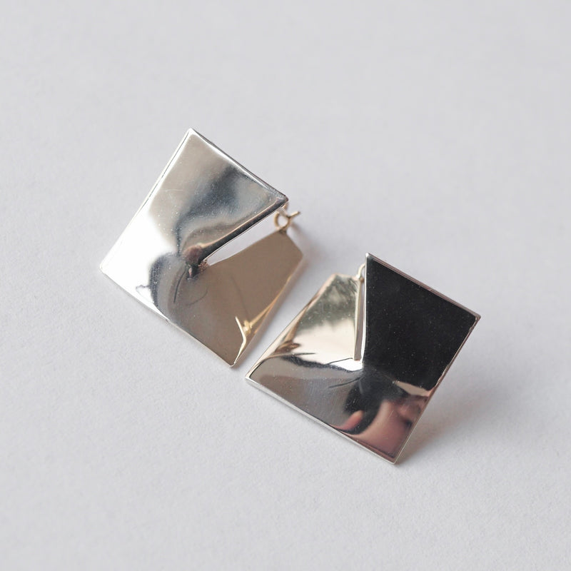 uM/WARP PIERCED EARRINGS (um-wpP01 _CM)