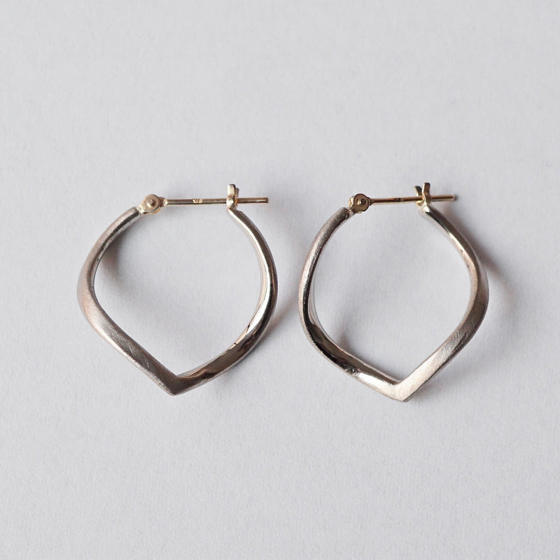 uM / WAVE PIERCED EARRINGS (um-wvP01 _10YG/WG)