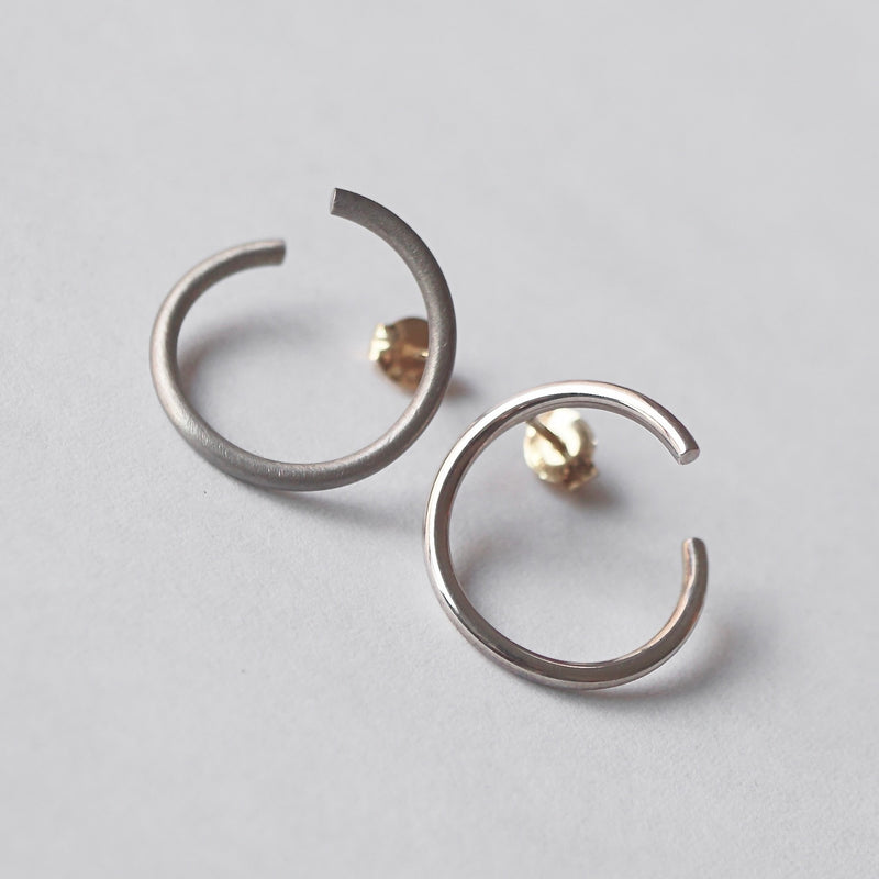 uM / DIVISION PIERCED EARRINGS B (um-dvP02 _CM)