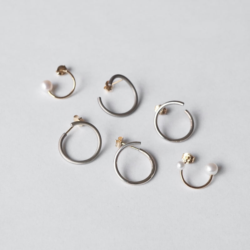 uM / UNIO ARCHI PEARL PIERCED EARRING (um-uoP62 _18YG)