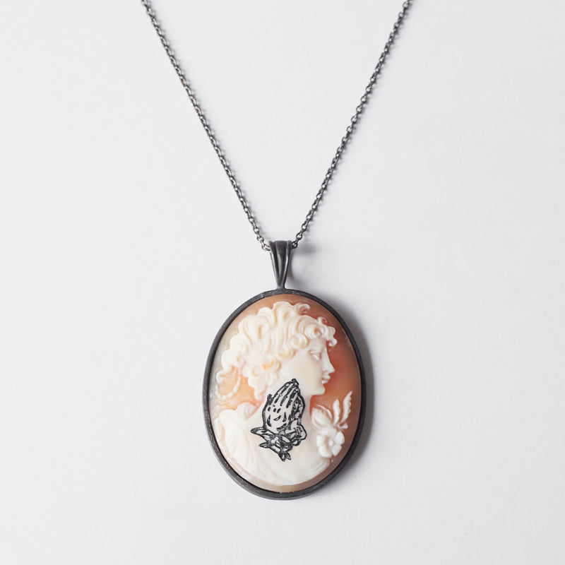 HIYU HAMASAKI / TATTOO CAMEO NECKLACE 03