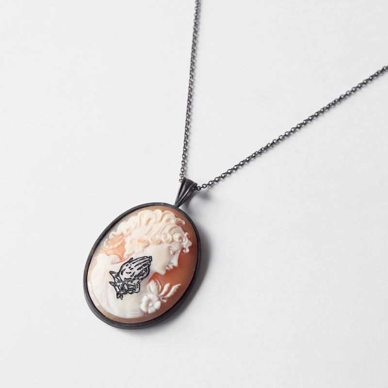 HIYU HAMASAKI / TATTOO CAMEO NECKLACE 03