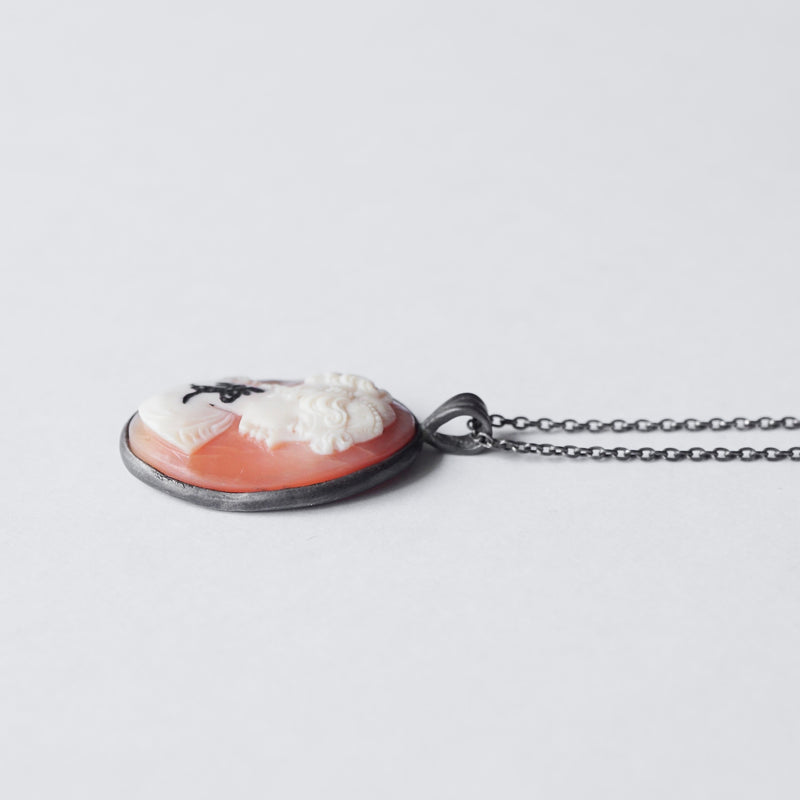 HIYU HAMASAKI / TATTOO CAMEO NECKLACE 07