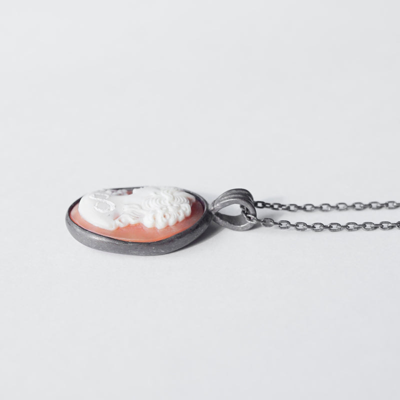 HIYU HAMASAKI / TATTOO CAMEO NECKLACE 11