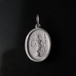 Maison de l’abeille / Seal ペンダントトップ「Athena」