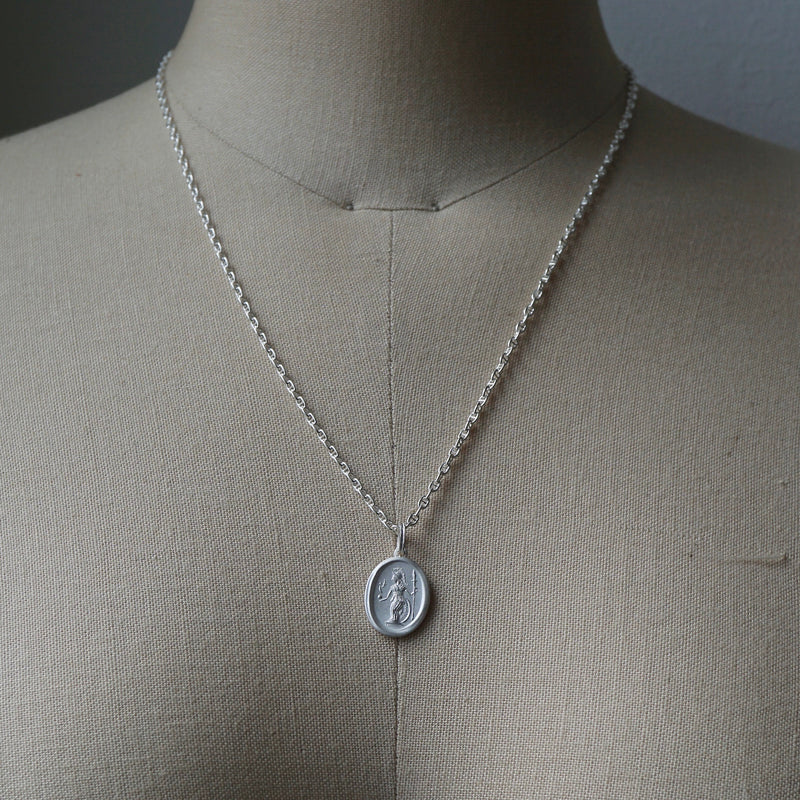 Maison de l’abeille / Seal ペンダントトップ「Athena」