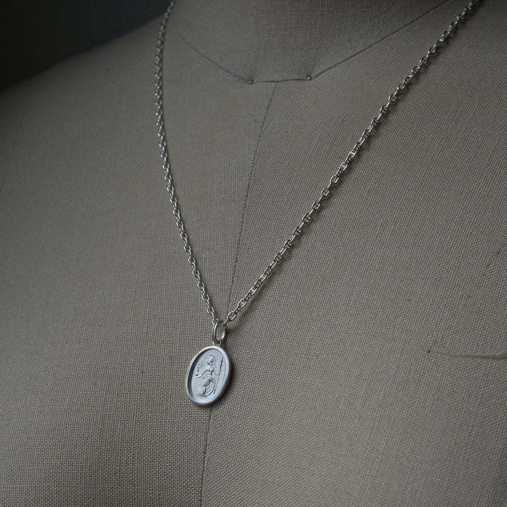 Maison de l’abeille / Seal ペンダントトップ「Athena」