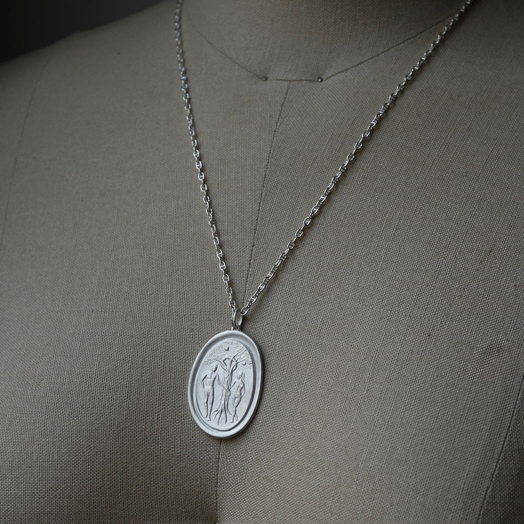Maison de l’abeille / Intaglio ペンダントトップ「Adam＆Eve」
