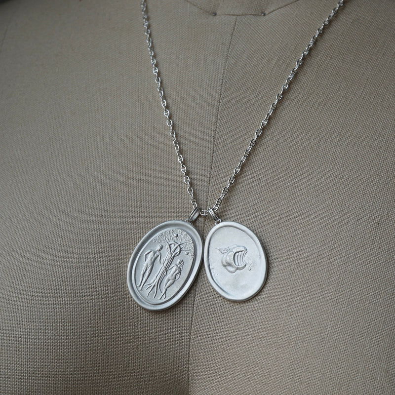 Maison de l’abeille / Intaglio ペンダントトップ「Adam＆Eve」