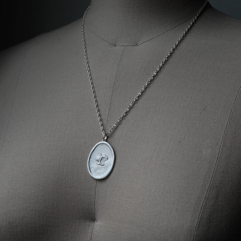 Maison de l’abeille / Intaglio ペンダントトップ「Tree of the Knowledge of Good and Evil」