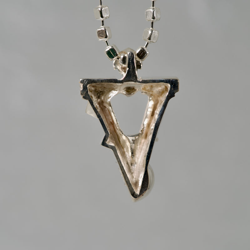 【-3/16限定】GRATAGo / Alphabet Pendant Top 'V'