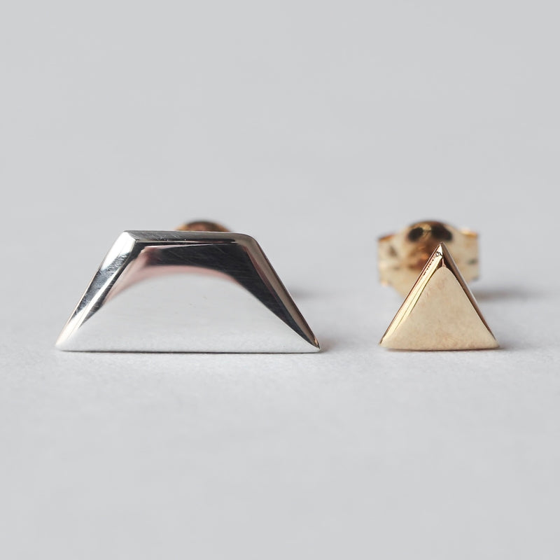 UM / FLAT CUT Earrings Triangle