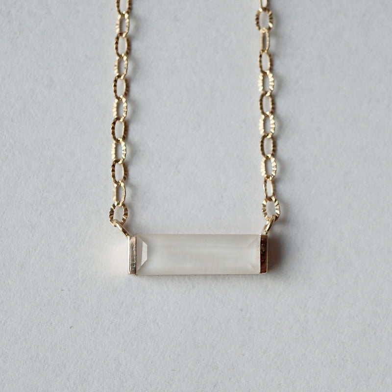 hatsuyume / necklace B K10YG white mother-of-mouth shell (n-0y-bs-wt)