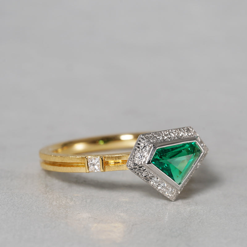 [5/3-5/25 Limited time only] 19un-neuf / Tsukinomichi Ring Emerald CR43115