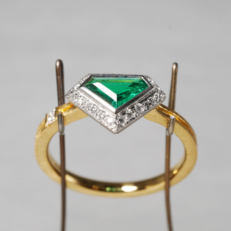 [5/3-5/25 Limited time only] 19un-neuf / Tsukinomichi Ring Emerald CR43115
