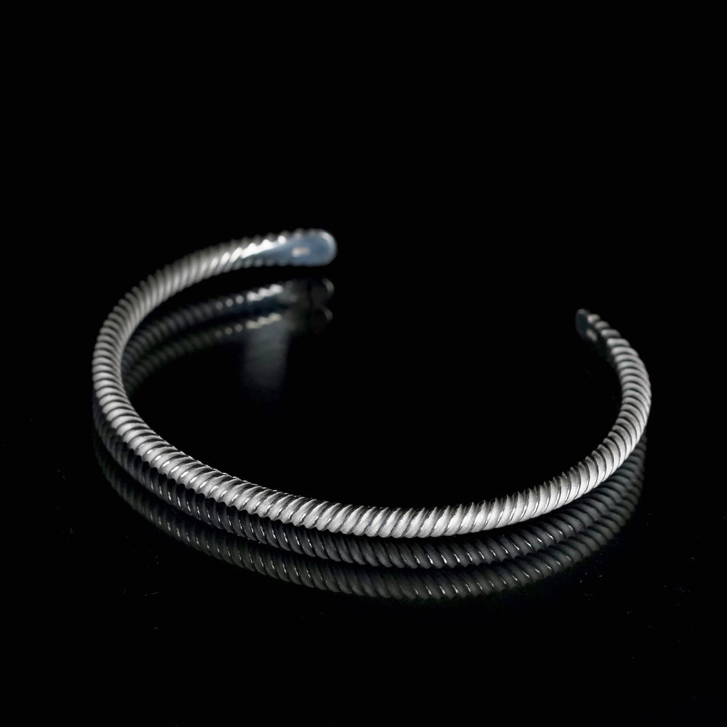 nibi / mine bangle（Y-004） – Fuligo / Fuligoshed