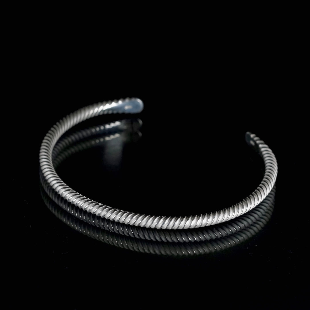 nibi / mine bangle（Y-004） – Fuligo / Fuligoshed