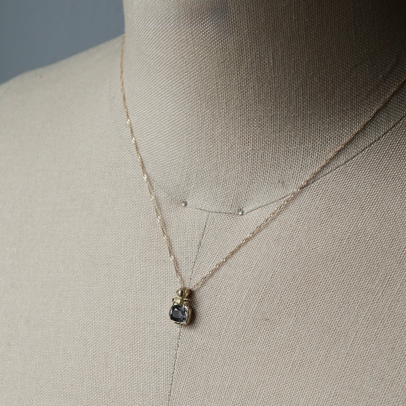 ATELIER FER / FN-18 Spider Necklace Gray Spinel