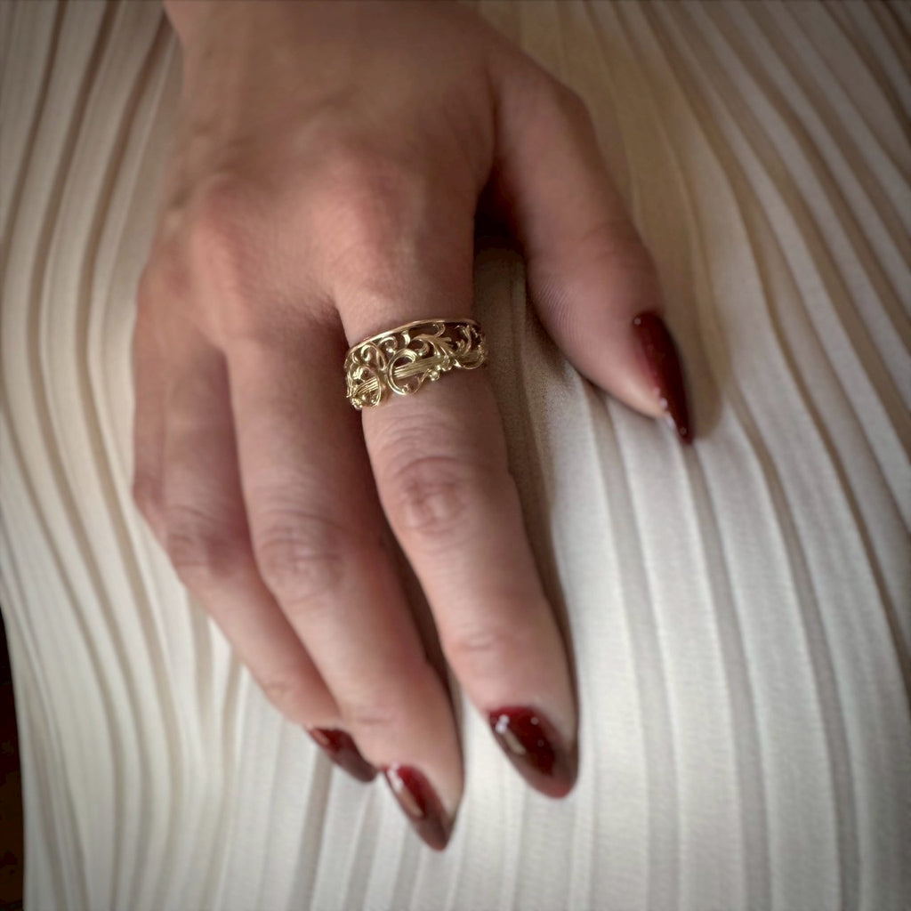St.amour jewellery rococo style  ring K18YG