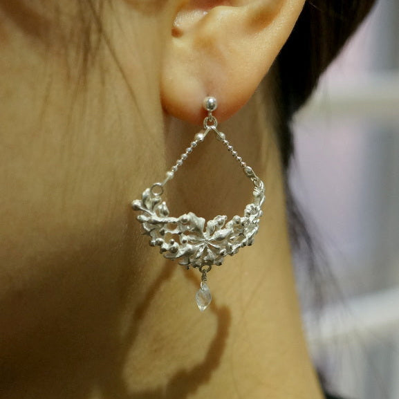 cocoon 星屑のピアス　シルバー×ムーンストーン